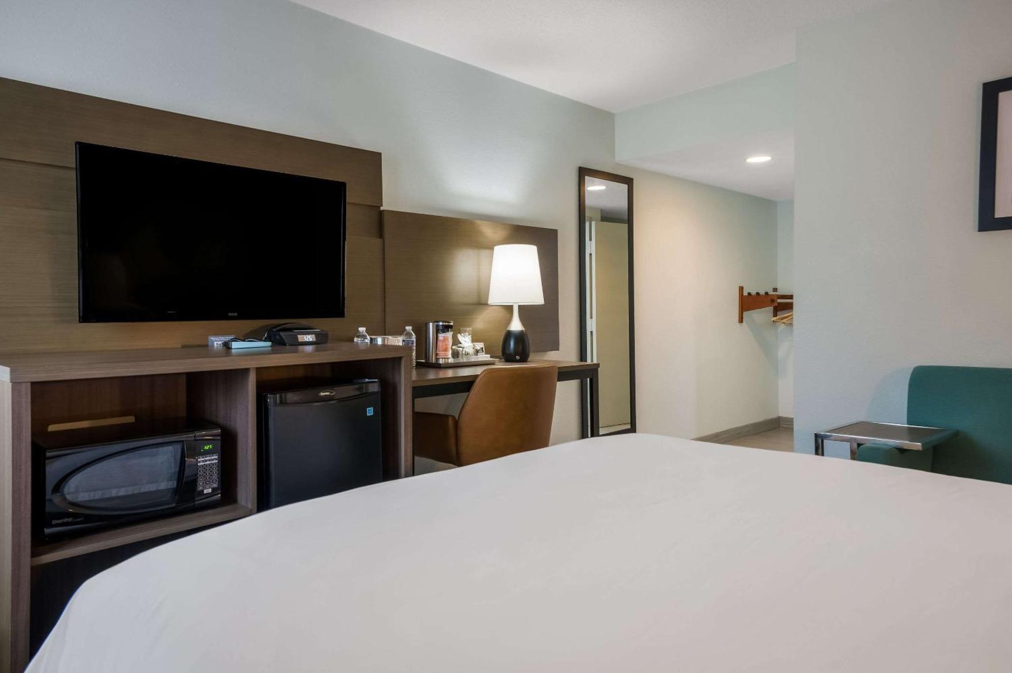 Radisson Hotel Grand Rapids Riverfront Exterior foto