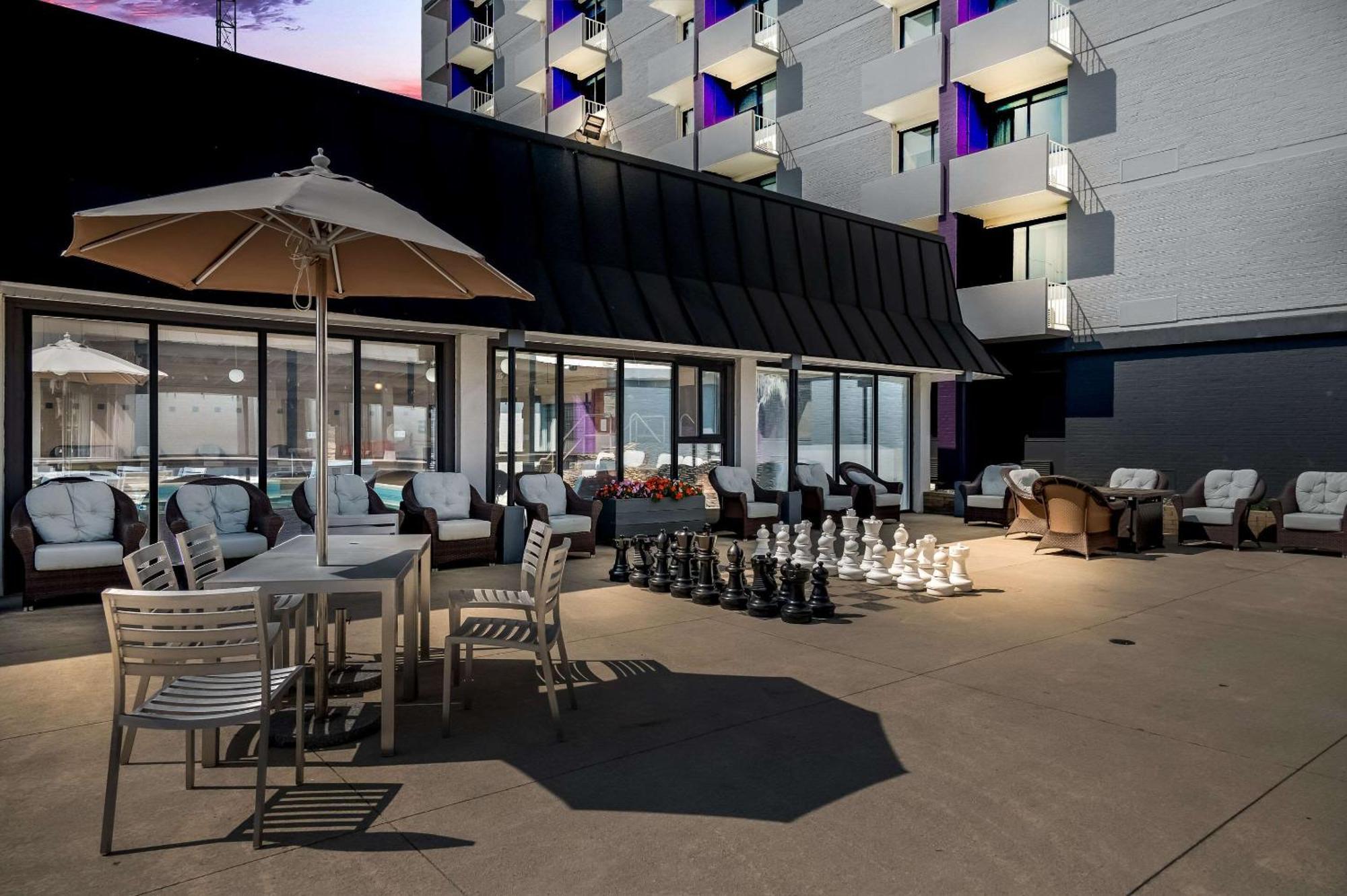 Radisson Hotel Grand Rapids Riverfront Exterior foto